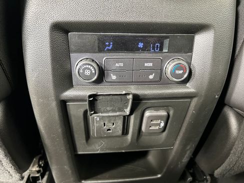 Used 2023 Chevrolet Traverse High Country FWD image 18