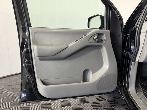 Used 2010 Nissan Frontier SE RWD image 30
