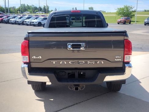 Used 2016 Toyota Tacoma SR5 w/ SR5 Appearance Package (SN) AWD/4WD image 6