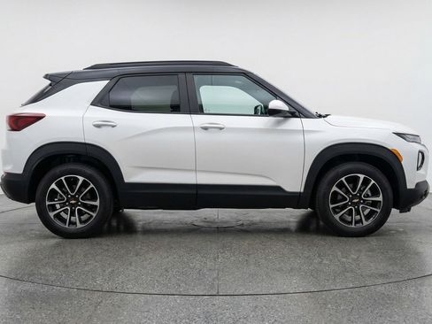 Used 2025 Chevrolet TrailBlazer LT image 11