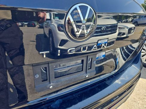 Used 2024 Volkswagen Tiguan SE R-Line AWD/4WD image 4