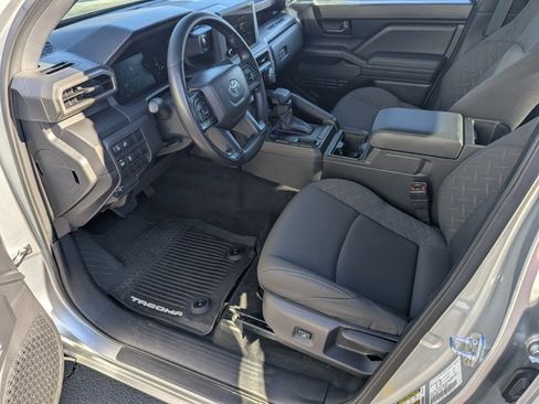 Used 2025 Toyota Tacoma SR image 9