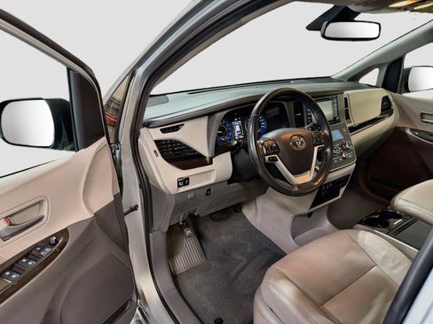 Used 2020 Toyota Sienna XLE AWD/4WD image 22
