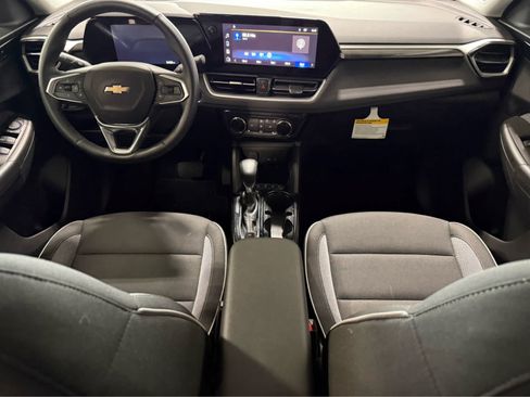 Used 2026 Chevrolet TrailBlazer LT w/ LT Cold Weather Package AWD/4WD image 15
