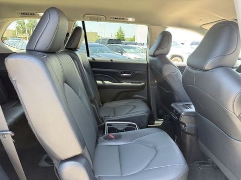 Used 2025 Toyota Grand Highlander AWD image 30
