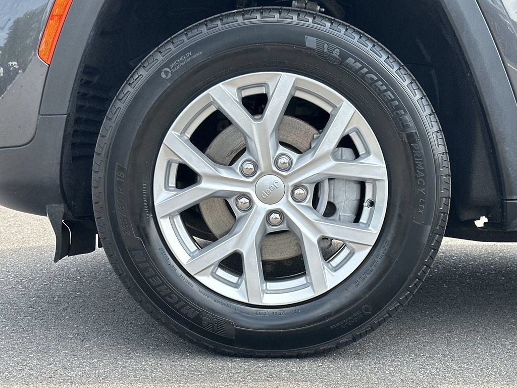 Used 2023 Jeep Grand Cherokee Limited AWD/4WD image 16