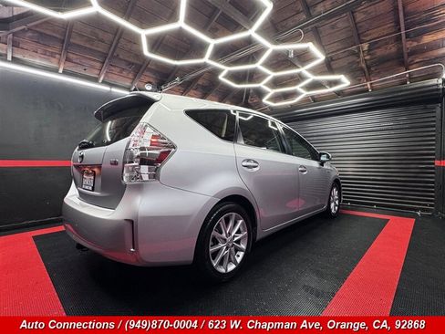 Used 2012 Toyota Prius V Five image 3