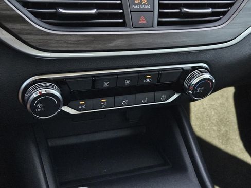 New 2025 Nissan Altima 2.5 SV image 17