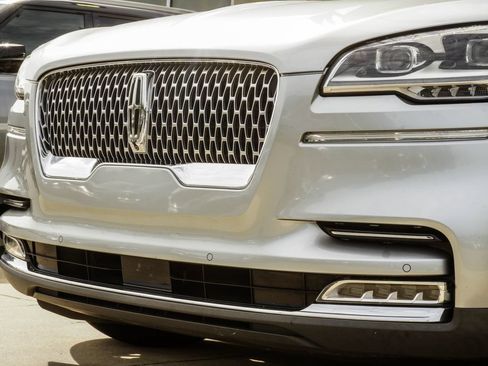 Used 2020 Lincoln Aviator Reserve w/ Equipment Group 202A AWD/4WD image 2