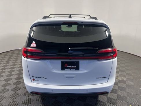 Certified 2025 Chrysler Pacifica Limited image 7