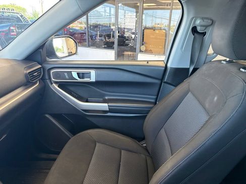 Used 2023 Ford Explorer XLT AWD/4WD image 26