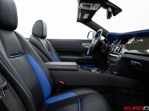 Used 2021 Rolls-Royce Dawn image 32