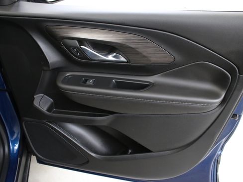 Used 2023 GMC Terrain SLE image 32