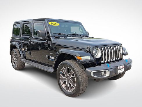 Used 2023 Jeep Wrangler Unlimited Sahara w/ Cold Weather Group AWD/4WD image 1