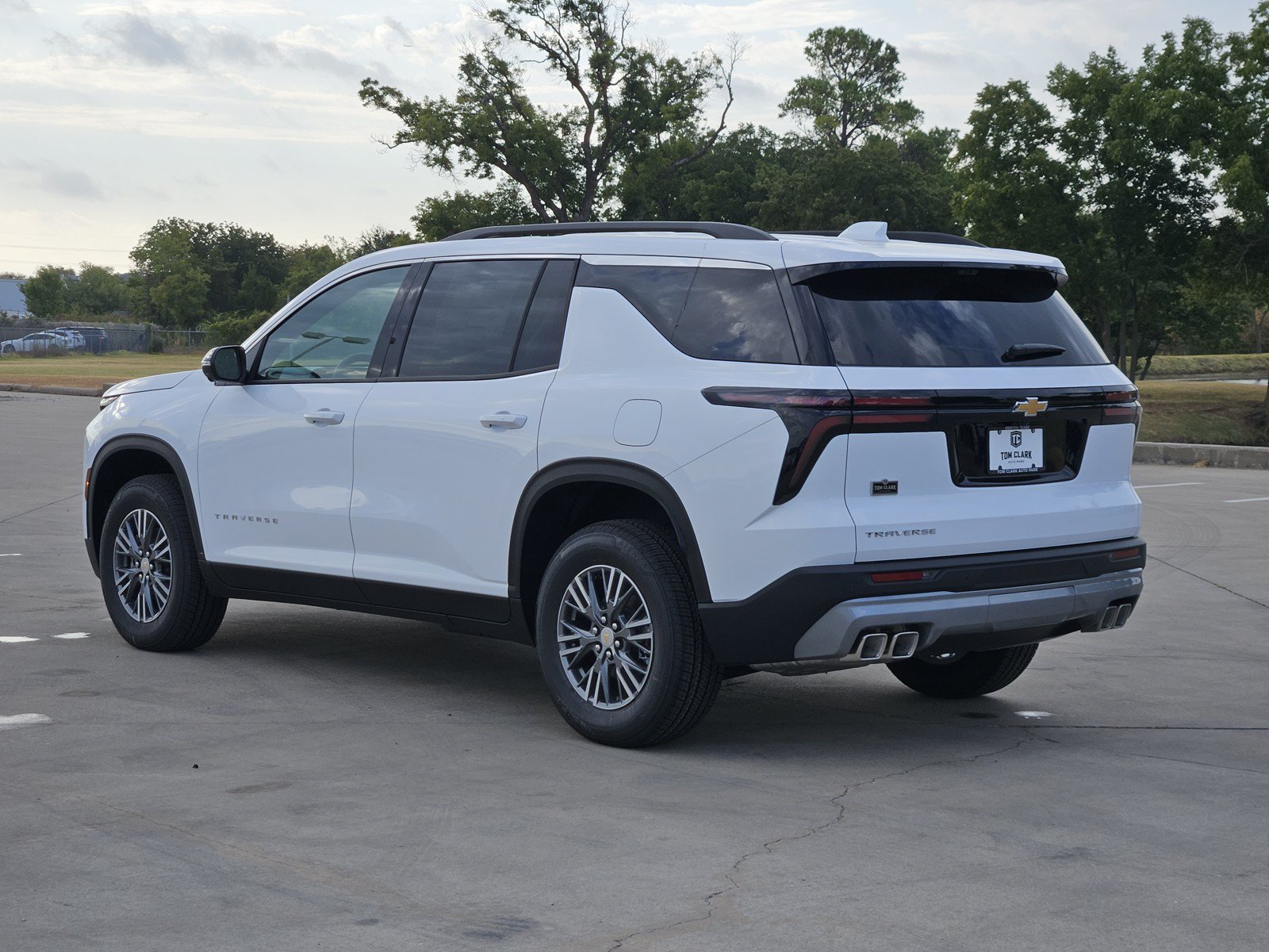 New 2027 Chevrolet Traverse LT w/ Driver Confidence Package FWD image 3