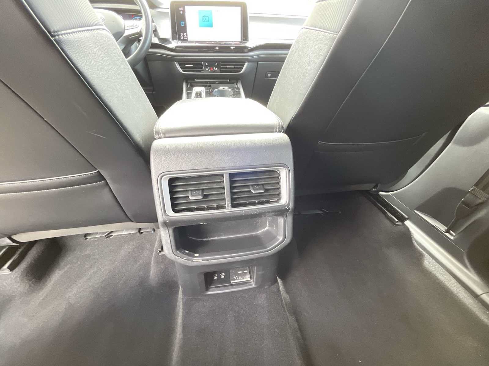 Used 2024 Volkswagen Atlas Cross Sport SE FWD image 23
