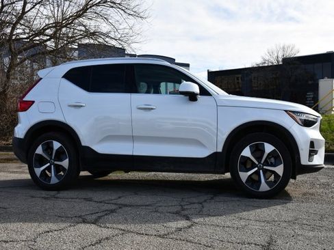 Certified 2025 Volvo XC40 B5 Plus image 8