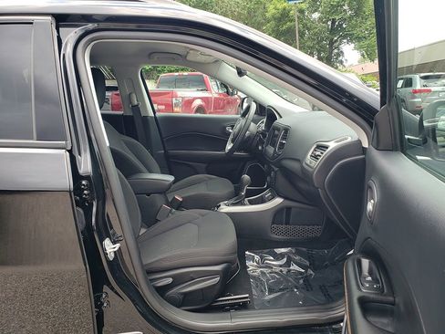 Used 2018 Jeep Compass Sport w/ Tech Group FWD image 18