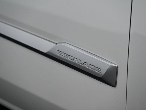 Used 2018 Cadillac Escalade Platinum AWD/4WD image 13