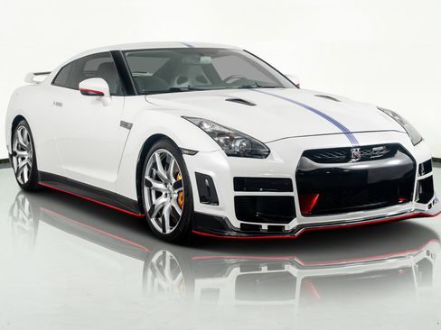 Used 2009 Nissan GT-R Premium image 4