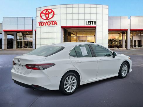 Used 2023 Toyota Camry LE image 5