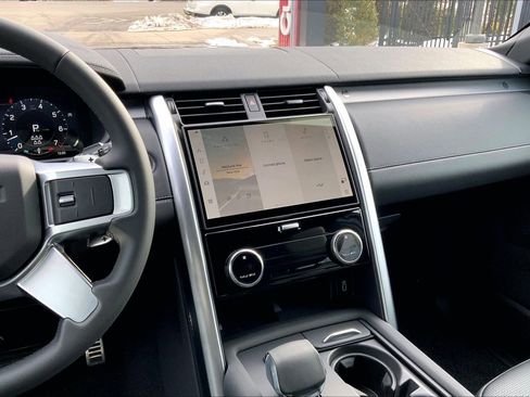 New 2026 Land Rover Discovery Limited Edition image 6