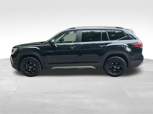 Used 2024 Volkswagen Atlas Peak Edition SE AWD/4WD image 2