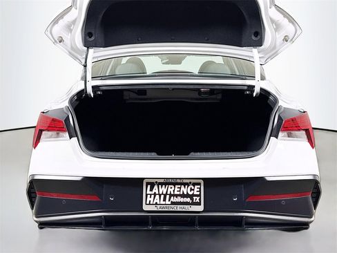 Used 2024 Hyundai Elantra Limited image 26