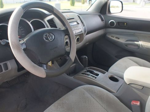 Used 2005 Toyota Tacoma PreRunner w/ SR5 Pkg #3 RWD image 9