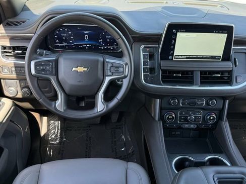 Used 2024 Chevrolet Suburban LT image 12