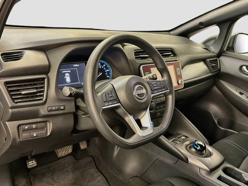 Used 2025 Nissan Leaf S FWD image 18