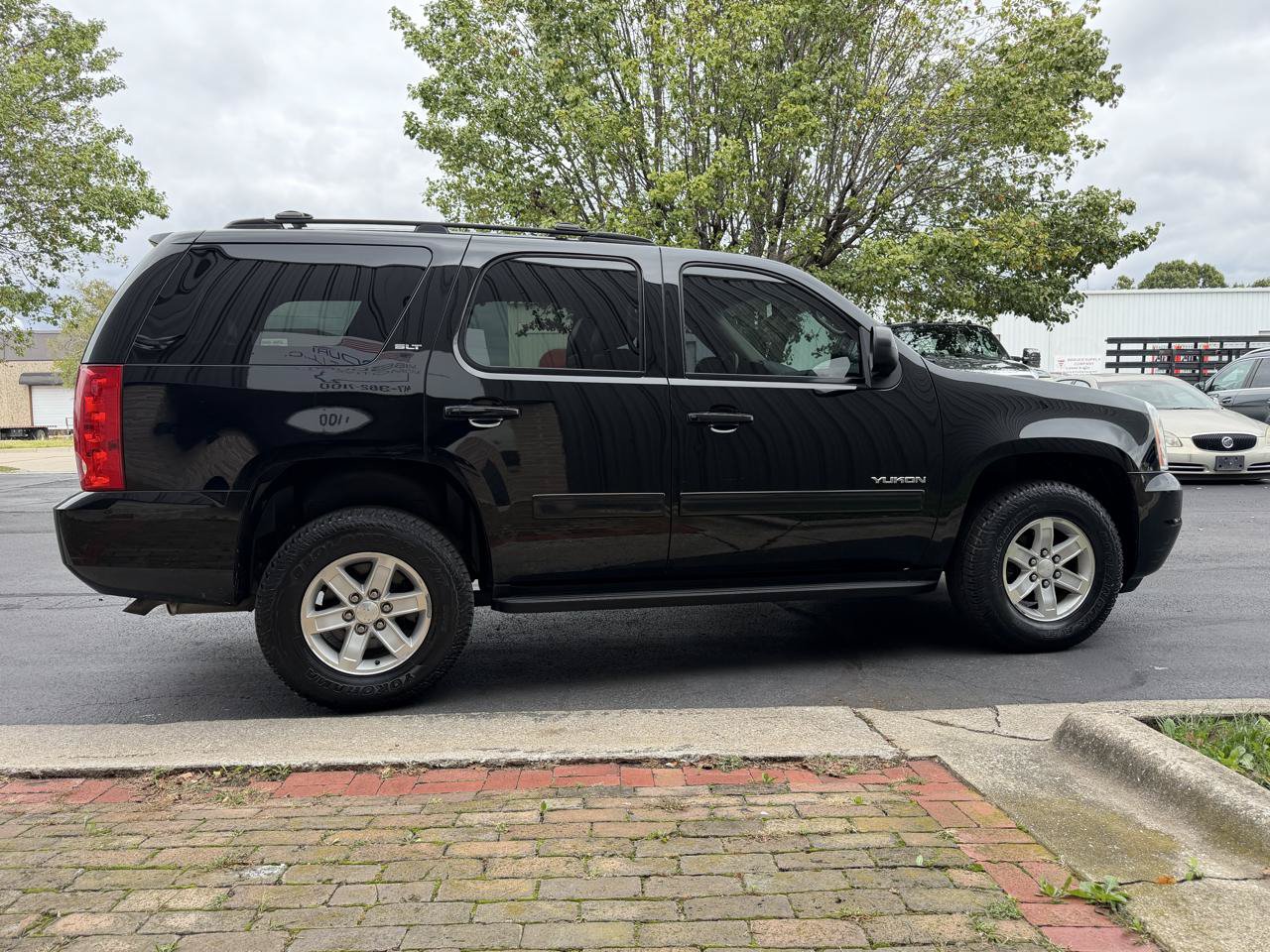 Used 2013 GMC Yukon SLT AWD/4WD image 9
