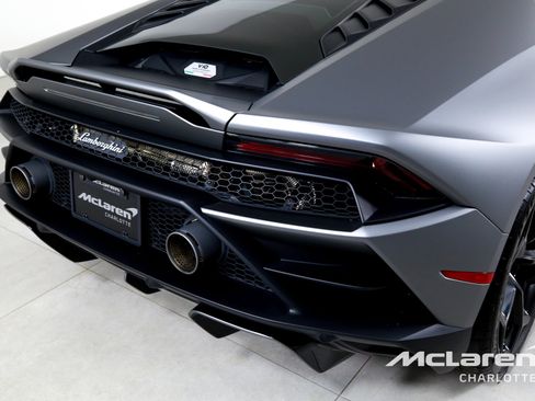 Used 2023 Lamborghini Huracan EVO image 34