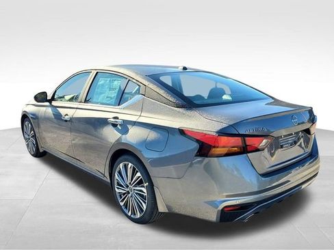 Certified 2025 Nissan Altima 2.5 SL FWD image 6