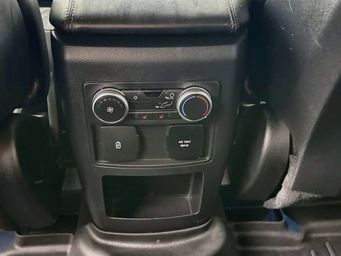 Used 2020 Ford Explorer Platinum w/ Premium Technology Package AWD/4WD image 26
