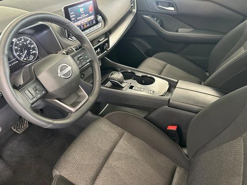 Used 2025 Nissan Rogue SV FWD image 4