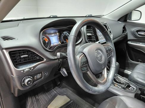 Certified 2019 Jeep Cherokee Limited AWD/4WD image 30