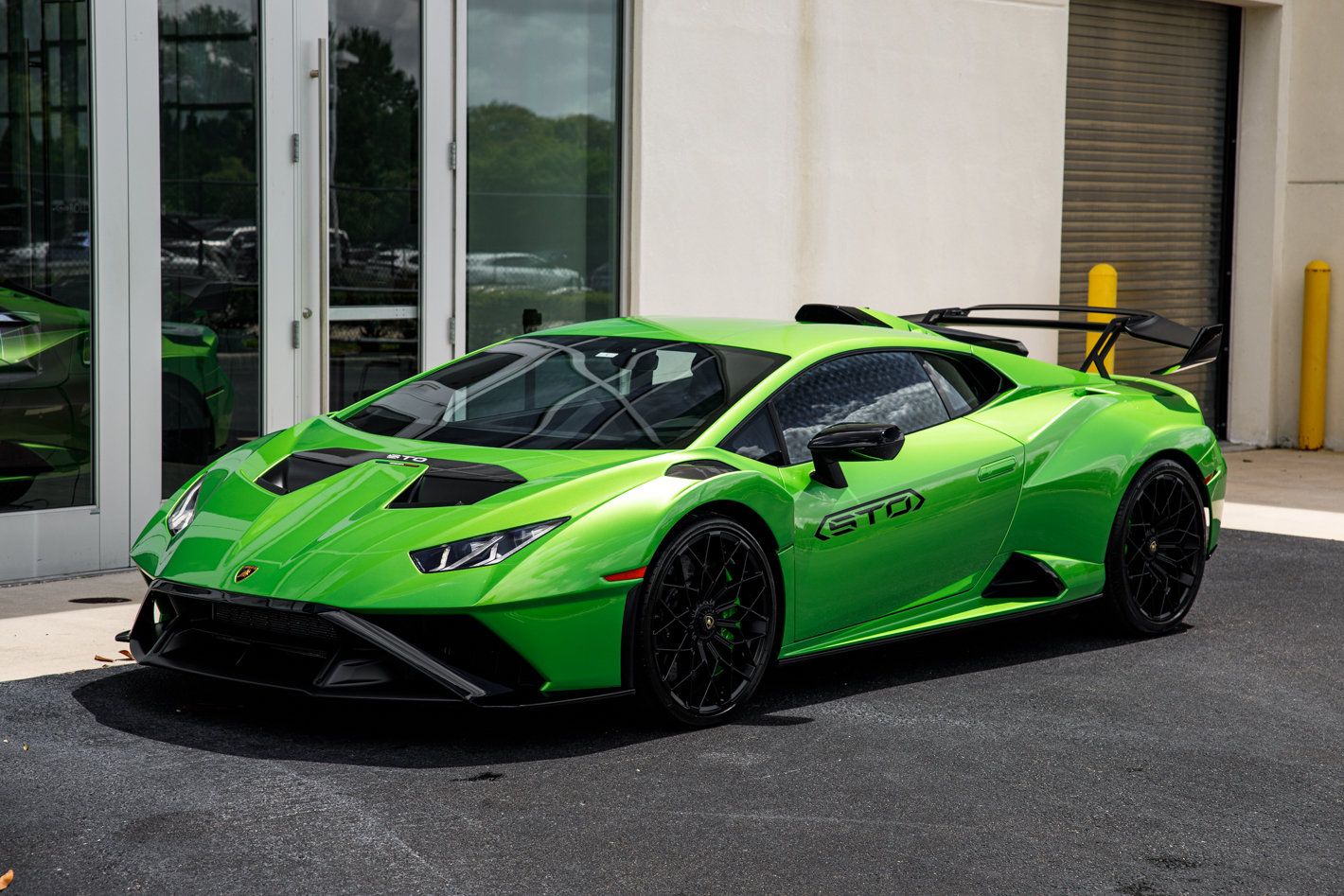Used 2023 Lamborghini Huracan STO RWD image 10