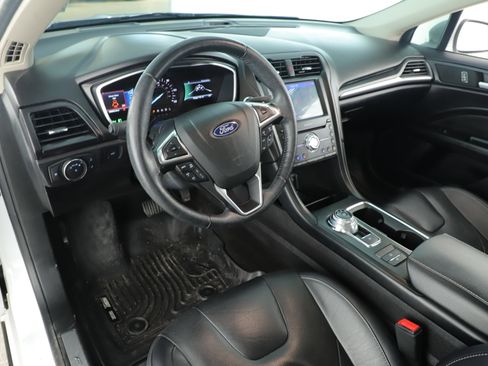 Used 2019 Ford Fusion Titanium image 5