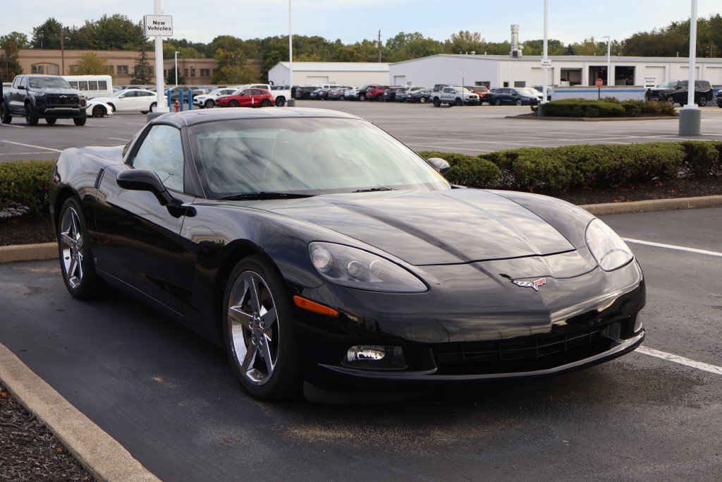 Used 2007 Chevrolet Corvette Coupe w/ Preferred Equipment Group RWD image 3
