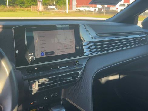 Used 2025 Toyota Camry SE FWD image 17
