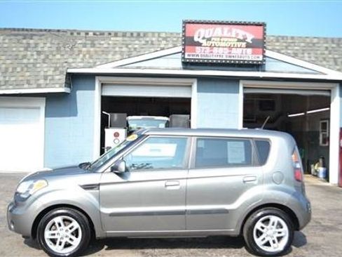 Used 2010 Kia Soul + FWD image 1