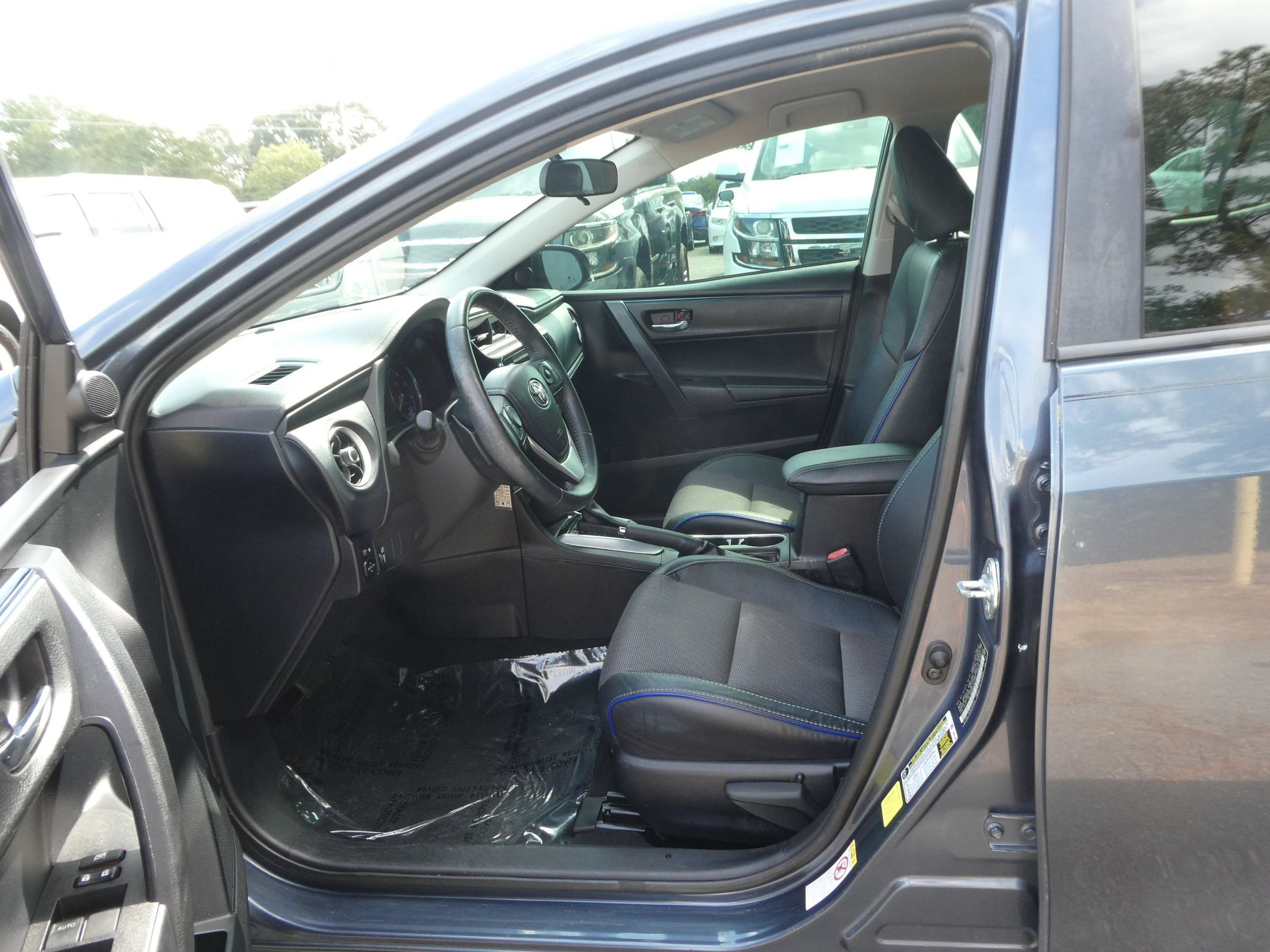 Used 2017 Toyota Corolla SE FWD image 12