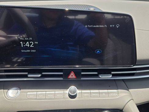 Used 2025 Hyundai Elantra SEL FWD image 19