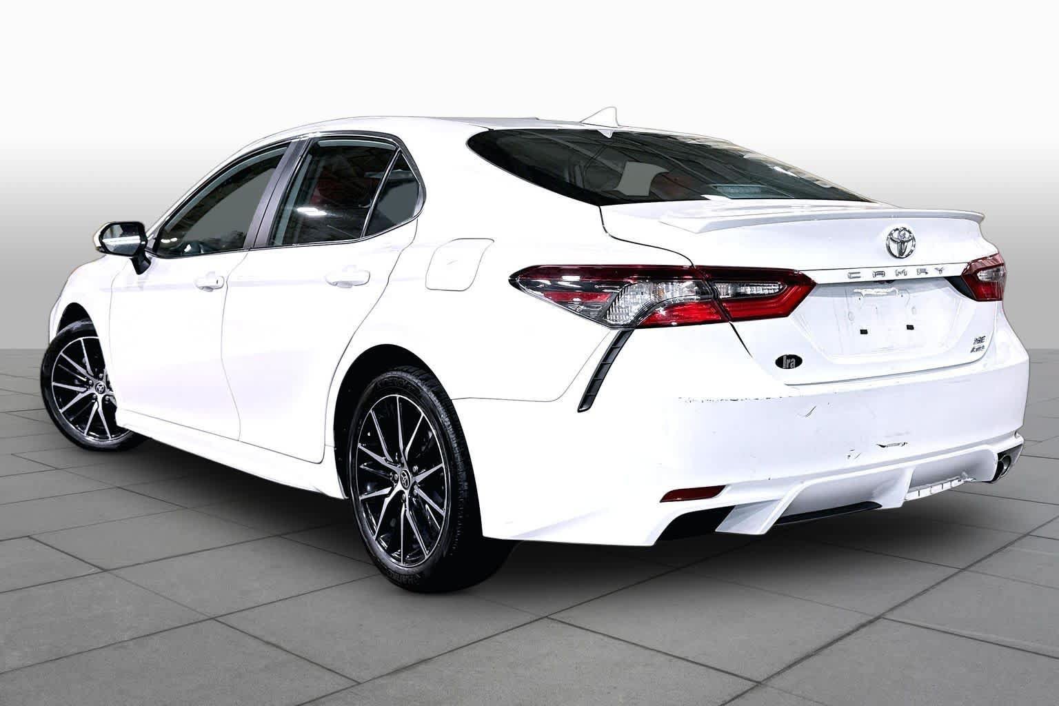 Used 2024 Toyota Camry SE w/ Cold Weather Package AWD/4WD image 12