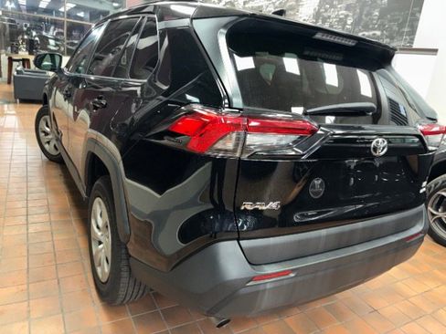 Used 2019 Toyota RAV4 LE image 7