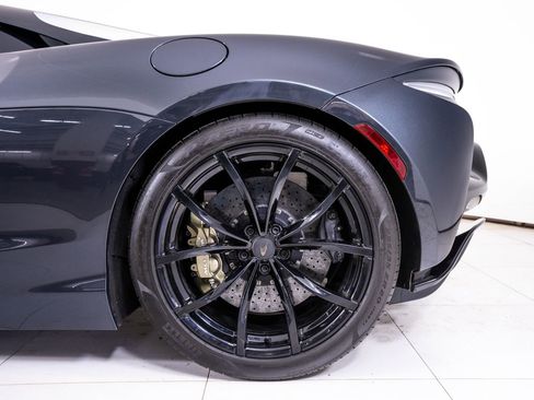 Used 2025 McLaren Artura Spider RWD image 17