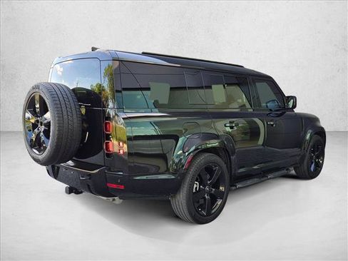 Used 2025 Land Rover Defender 130 X-Dynamic SE AWD/4WD image 5