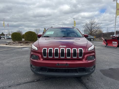 Used 2017 Jeep Cherokee Latitude w/ Cold Weather Group image 2