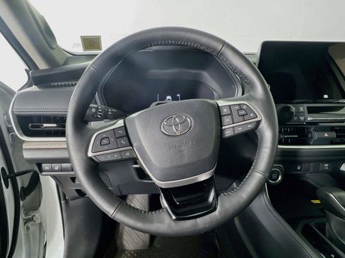 Used 2024 Toyota Grand Highlander AWD image 12